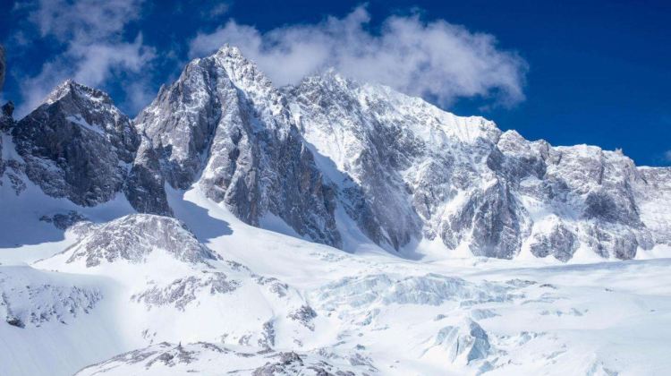 8D7N · Group Tours · 50 Percent Discount+Upgrade: 2+1 VIP Coach for Kunming+Dali+Lijiang+ Dali Sea View Room & Erhai Lake Cruise & Travel Photography+Shangri-La