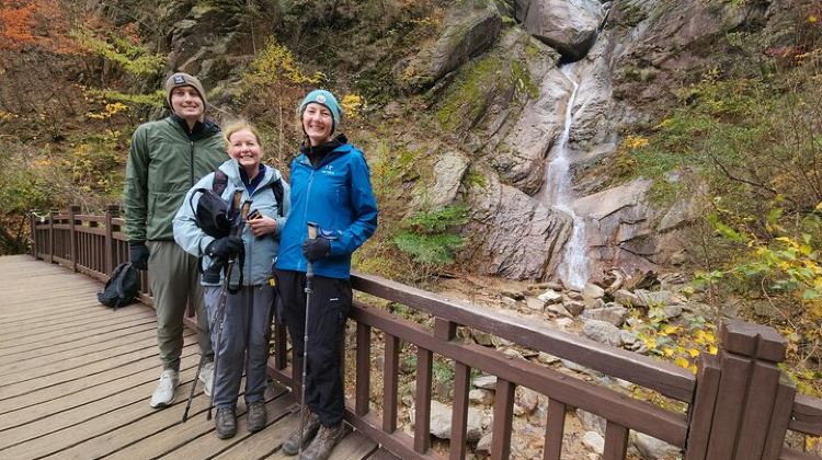 2-Day 2-Day Hike through the Scenic Valleys of Mt. Seoraksan from Seoul