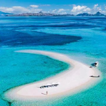 印度尼西亚科莫多+泗水+布罗莫火山+赛武千层瀑布+巴厘岛10日8晚拼小团