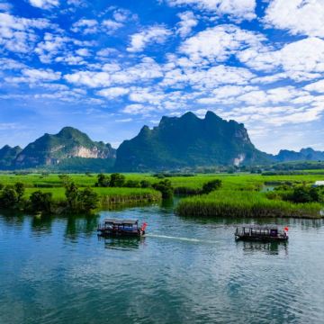 广西南宁+德天跨国瀑布景区+鹅泉+峒那屿湾景区4日3晚跟团游