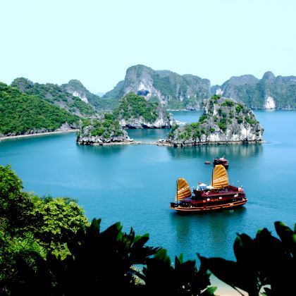 广西桂林+漓江+阳朔+南宁+德天瀑布+通灵峡谷+越南河内+下龙湾+北海12日11晚跟团游