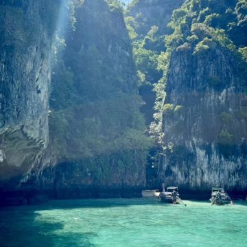 泰国曼谷+普吉岛+甲米+大皇宫+郑王庙+皇帝岛+珊瑚岛+神奇四岛+红岛9日8晚拼小团