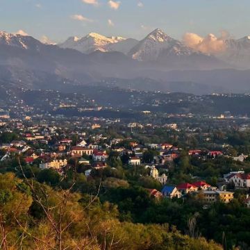 哈萨克斯坦阿拉木图+科尔赛湖+卡因迪湖+恰仑峡谷国家公园+泰姆格里考古景观岩刻+琼布拉克6日5晚私家团