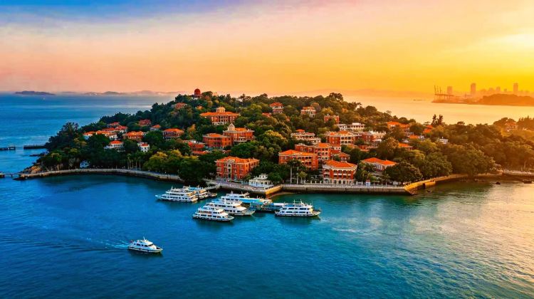 2-Day Private Getaway to Xiamen: Wander Gulangyu Island and Discover Centuries-old Hakka Tulou in Yunshuiyao