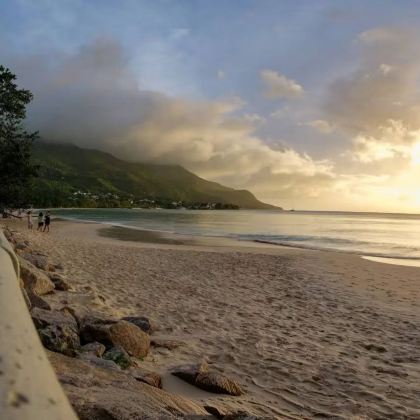 塞舌尔+迪拜+阿布扎比12日11晚私家团