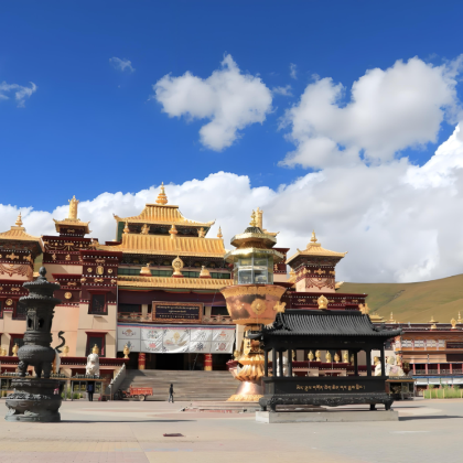 玉树市+三江源国家公园+新寨嘉那嘛呢石经城+阿尼玛卿山+龙羊峡+大阿育王塔+尕尔寺大峡谷生态旅游区8日7晚私家团