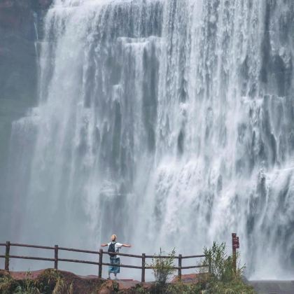 贵州贵阳+黄果树景区+荔波小七孔景区+西江千户苗寨+梵净山+镇远古城+万峰林景区+赤水大瀑布11日10晚拼小团