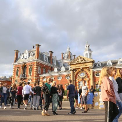 优选夏校·英国惠灵顿公学16天国际夏令营独立营 | ESL16节课与国际生一起上课吃住学名校的微留学体验 | 活动网球游泳羽毛球足球篮球乒乓球 /名校游牛津大学&海滨布莱顿/大英博物馆&自然史博物馆（专业导览）~温莎城堡