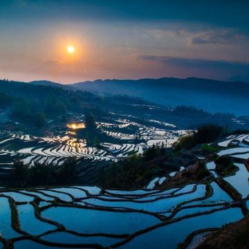 昆明+抚仙湖+石屏+建水+元阳+蒙自+屏边+普者黑风景区+弥勒+东川红土地+元谋10日9晚私家团