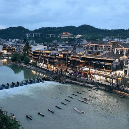 铜仁+铜仁大峡谷+边城茶峒景区+梵净山+赤水丹霞旅游区6日5晚拼小团