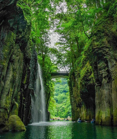 9D8N • Explore Amazing Kyushu Japan Adventure:Enjoy a relaxing sightseeing boat excursion on the canal+Takachiho Gorge