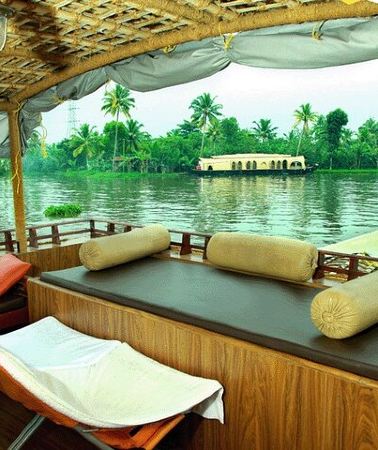2D1N • Kochi Private Tour: Overnight Alleppey Backwaters Luxury Houseboat Cruise