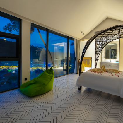 长沙+张家界+大峡谷+天门山+湘西土家族苗族自治州+凤凰7日6晚私家团