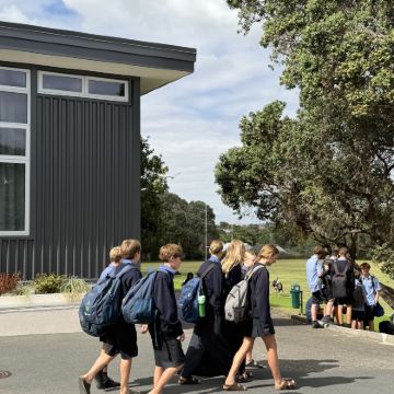 【全真插班】他乡童年-2026年暑期 新西兰奥克兰13日全景研学 （公立学校插班 + 主题营地体验 + 深度文化旅行）（小初高均可参加）沉浸于纯正插班课堂 、 深度文化旅行与户外教育三重体验。