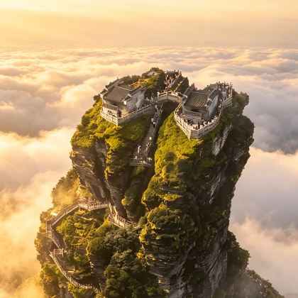 贵阳+黄果树景区+西江千户苗寨+梵净山+镇远古城+荔波6日5晚私家团