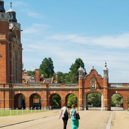 优选夏校·英国基督公学私校15天国际夏令营 | ESL 16节 | 校园活动 | 名校研学牛津大学~/大英博物馆&国家美术馆都专业导览啦~~布莱顿海滨~~