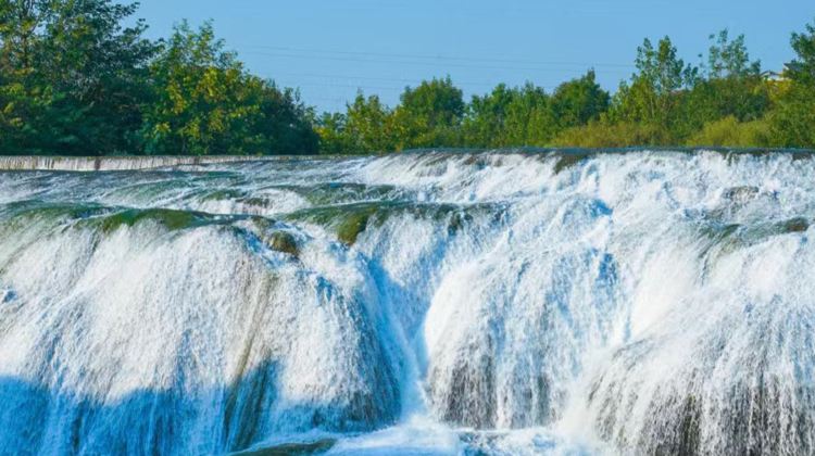 6-Day Private Tours: Huangguoshu Waterfalls Scenic Area, Xijiang Miao Village, Libo, Mount Fanjing, Zhenyuan Ancient Town