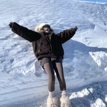 呼和浩特+响沙湾+辉腾锡勒草原+乌兰哈达火山地质公园5日4晚私家团