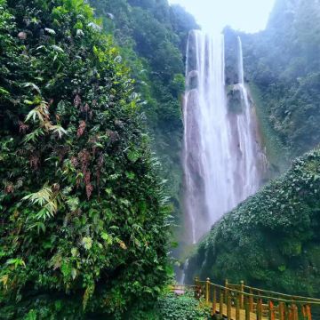 广西南宁+崇左+德天跨国瀑布景区+鹅泉+浩坤湖+三门海3日2晚跟团游