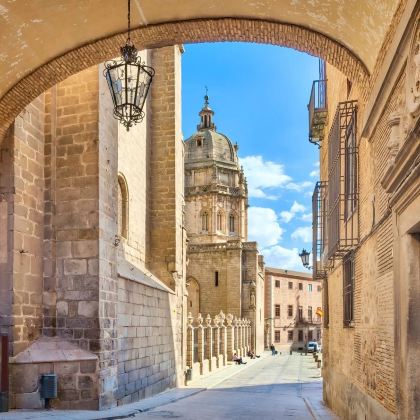 西班牙+托莱多+马德里自治区+托莱多大教堂+孔苏埃格拉城堡+比萨格拉门+昆卡+昆卡悬屋4日3晚私家团