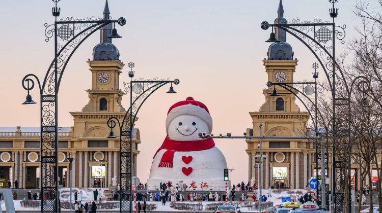 5-Day Northern Utopia Snow Adventure Harbin Private Tour·Songhua River, Central Street, China Harbin Ice And Snow World, Siberia Tiger Park and Yabuli Ski Resort
