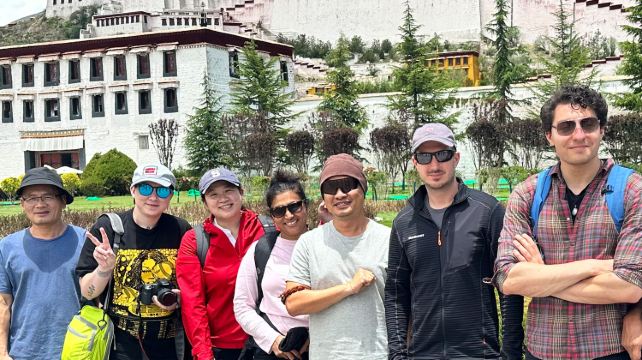 5-Day Lhasa Tour·Potala Palace | Jokhang Temple | Barkhor Street | Drepung Monastery | Sera Monastery | Yamdrok Yumtso Lake