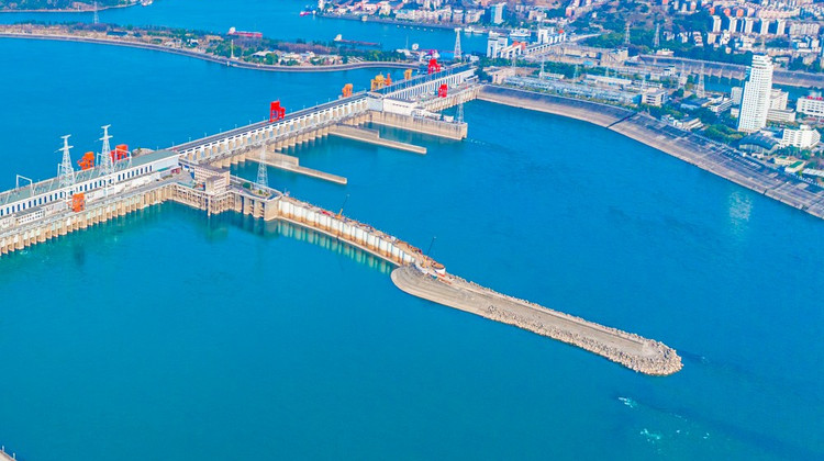 武汉+黄鹤楼+长江三峡+三峡大坝+三峡人家3日2晚跟团游·早订无优#提前6天预定省博保出票『经典江城·秀丽三峡』16人品质小团·两大核心景区赠耳麦讲解·深度聆听「乘经典三峡游轮/过葛洲坝船闸+赏土家风情人家」