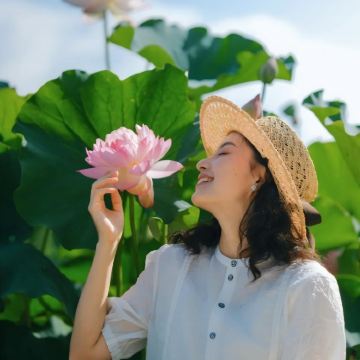 云南昆明+抚仙湖+建水+元阳+弥勒+普者黑景区8日7晚拼小团