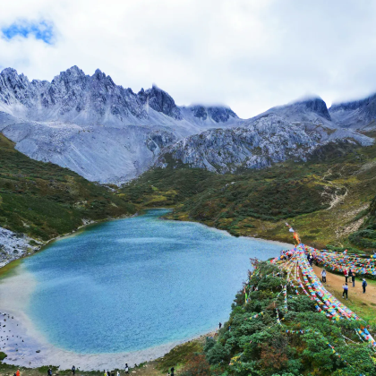 云南香格里拉中虎跳峡+阿布吉措+孔雀山4日3晚拼小团