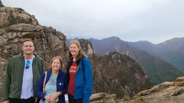 2-Day 2-Day Hike through the Scenic Valleys of Mt. Seoraksan from Seoul