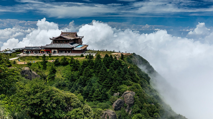 九寨沟+黄龙风景名胜区+峨眉山+乐山+都江堰+青城山+三星堆博物馆7日6晚跟团游·川蜀精华景点全景游+纯玩团+ 看国宝大熊猫+童话世界九寨沟+人间仙境黄龙+二进峨眉山深度游+船游大佛更轻松+成都三环内包接让你无忧出行