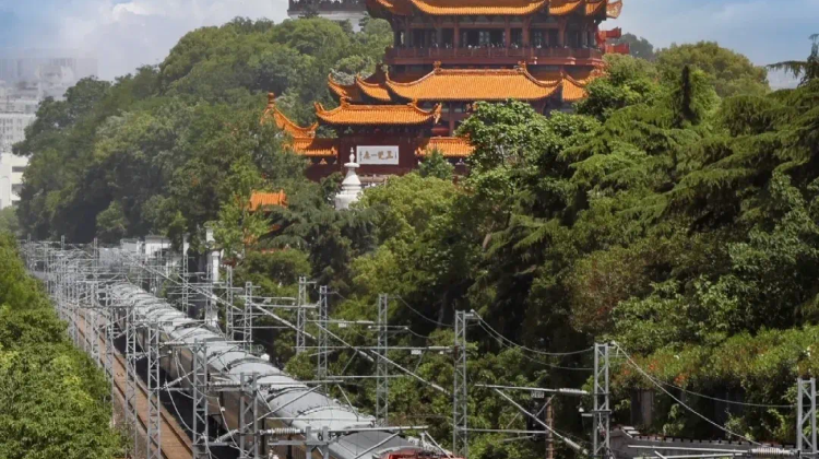 武汉+黄鹤楼+湖北省博物馆2日1晚跟团游·『江湖武汉·2-9人超V小团』升级入住市区5钻/江南名楼黄鹤楼+千年文明湖北省博物+东湖+古德寺+黎黄陂路·赠沉浸式耳麦讲解+代约博物馆@24H客服