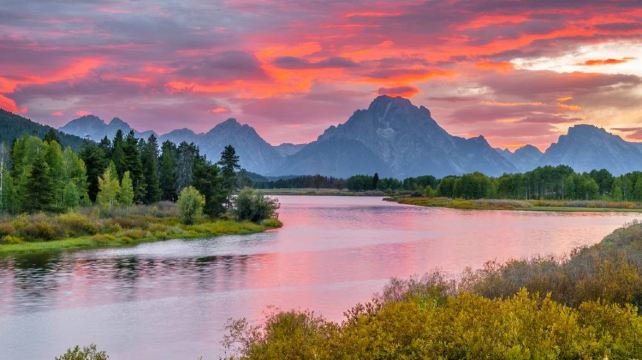 <5天>【13人小团 | 旷野寻踪 | 3天2晚黄石深度游】·盐湖城进出：2晚连住峡谷酒店+大提顿国家公园+杰克逊空中缆车+大盐湖+马尔山谷/海登谷有机会观赏野生动物+可选博纳维尔盐滩半日游