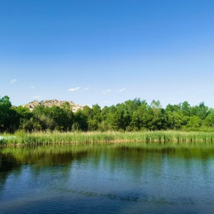 中国内蒙古赤峰玉龙沙湖+达里湖+达达线+热阿线+阿斯哈图石林景区2日1晚跟团游