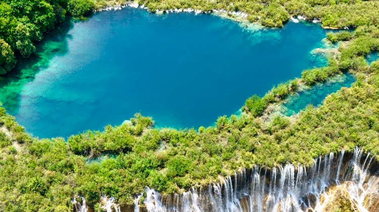 5D4N · Private Tours · Sichuan Highlights : Jiuzhaigou & Huanglong & Sanxingdui & Panda Base. Direct high-speed rail. Free Sichuan Opera Face-changing + Complimentary SIM & adapter on inquiry