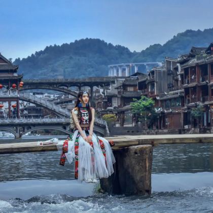 安顺+荔波小七孔景区+西江千户苗寨+边城茶峒景区+张家界国家森林公园+黄果树景区10日9晚拼小团