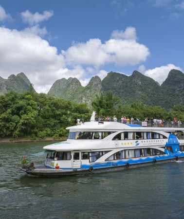 7D6N • In-depth Guangxi Tour: 4-star Li River Cruise & iconic Elephant Trunk Hill in Guilin, coastal fun on Beihai beaches and round-island tour of volcanic Weizhou Island