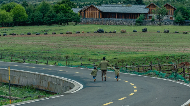 8-Day Best of Yunnan Private Tour from Kunming· Dali, Lijiang, Shangri-La, Green Lake, Dukezong Ancient Town, Blue Moon Valley | Jiuxiang Scenic Region | 