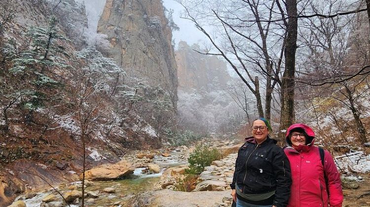 2-Day 2-Day Hike through the Scenic Valleys of Mt. Seoraksan from Seoul