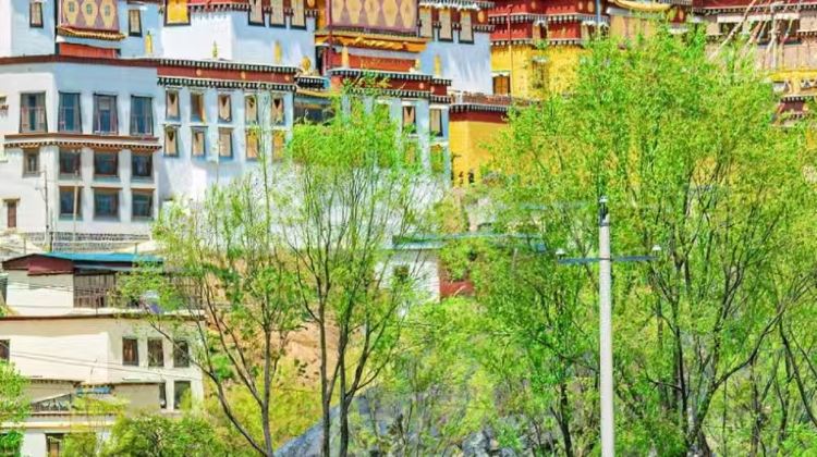 10日9晚 · 旅行团 · 动车返昆｜云南昆明＋大理市＋丽江＋香格里拉＋泸沽湖＋玉龙雪山＋虎跳峡＆洱海私人游艇＆民族换装旅拍·15人小团+洱海私人游艇+民族换装旅拍+玉龙雪山+赠双演出+音乐主题巡游车+民族特色餐