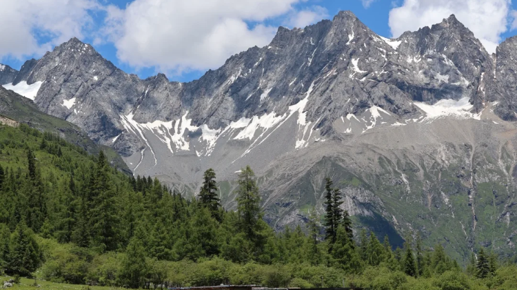 9-day 8-night · Private Tour · Chengdu + Jiuzhaigou + Mount Siguniang + Chengdu Research Base of Giant Panda Breeding