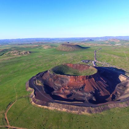 内蒙古乌兰察布辉腾锡勒草原+乌兰哈达火山地质公园+涝利海生态园+山西大同云冈石窟+大同古城3日2晚私家团