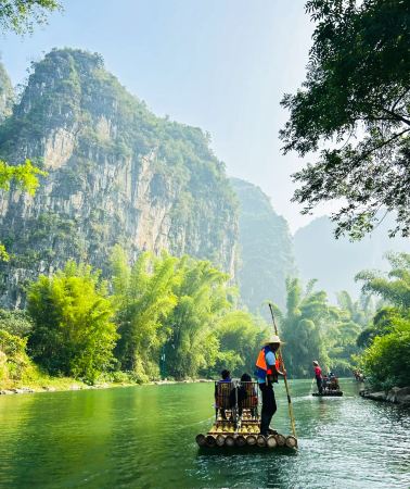 4D3N • Premium private tour: Guilin + Yangshuo: 4-star Li River Cruise, Yulong River Bamboo Rafting, Intangible Cultural Heritage Fan Painting Experience & Golden Banyan Tree Yangshuo Hotel
