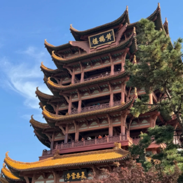 历史人文·武汉3日亲子营【武汉大学名校解码 学子面对面，黄鹤楼诗词大会】+【湖北省博物馆 探索荆楚文化，东湖听涛行吟泽畔】+【光谷空轨科技探秘，晴川阁 大禹神话园】