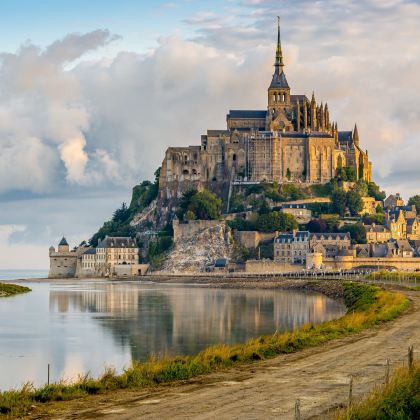 诺曼底+圣米歇尔山+卢瓦尔河谷2日1晚跟团游