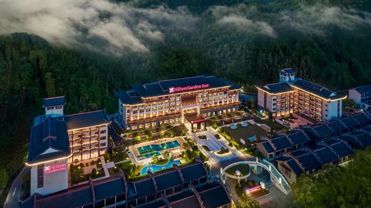4D3N · Group Tours · Best of Zhangjiajie & Fenghuang: Avatar Mountains + Tianmen Mountain + Miao Costume Experience & Ancient Town Night Cruise·  