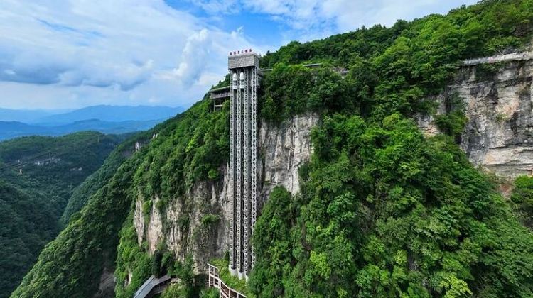 5D4N · Group Tours · Zhangjiajie 1-5 days Group Tour: Avatar, Glassbridge &Furong Town