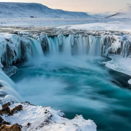 冰岛+瓦特纳冰川国家公园+蓝冰洞+冰河湖+黄金旅游圈+钻石冰沙滩+蓝湖7日6晚私家团