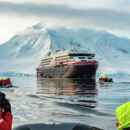 南极洲+比格尔海峡+库佛维尔岛观察企鹅+彼得曼岛+巴西+阿根廷+乌拉圭23日跟团游
