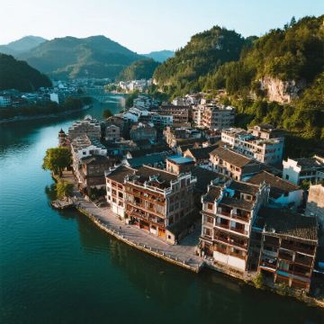 贵州黄果树景区+梵净山+荔波+西江千户苗寨+镇远县5日4晚私家团